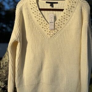 $99 NWT White House Black Market Cream V-Neck Sweater